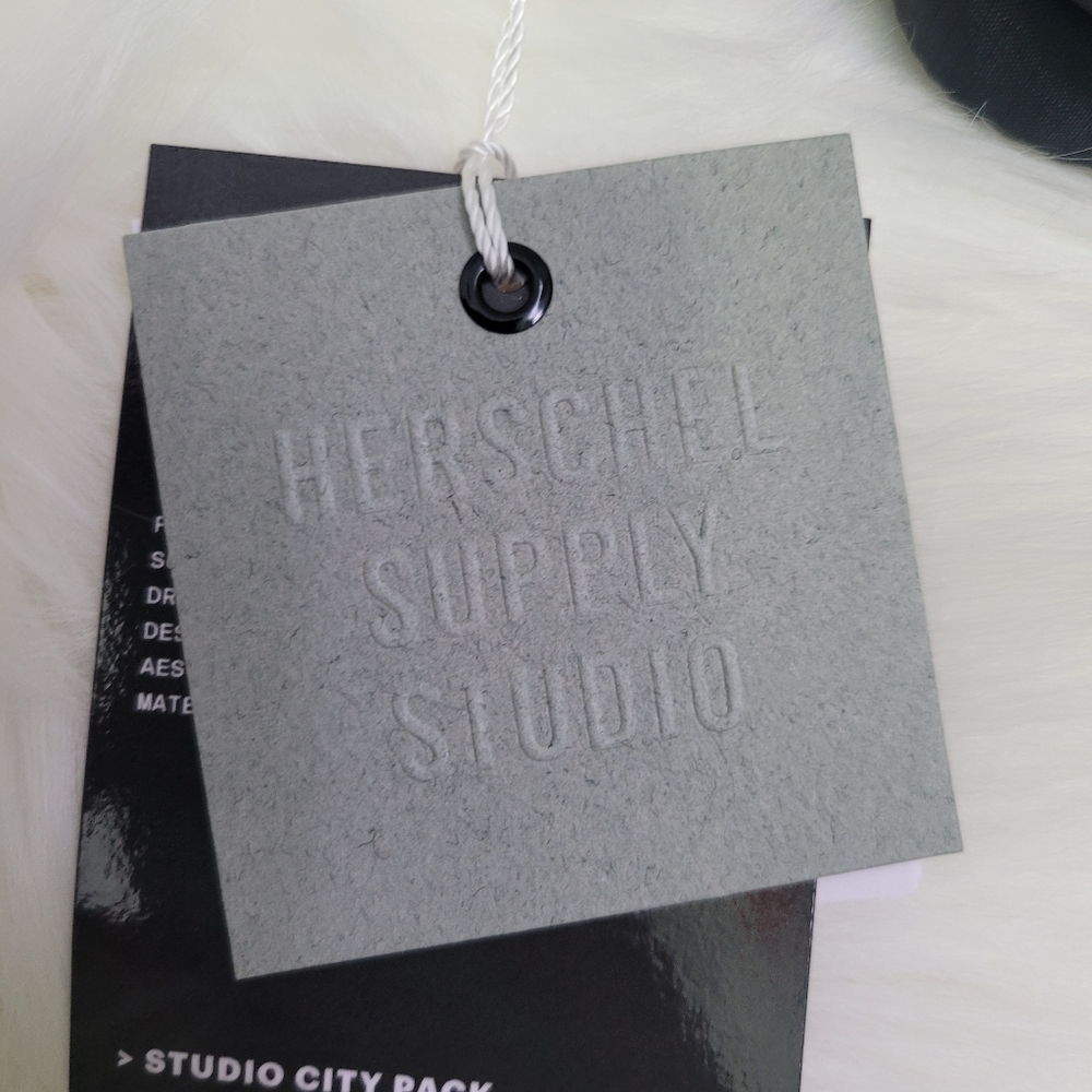 HS8 Crossbody | Studio - Picture 9 of 11